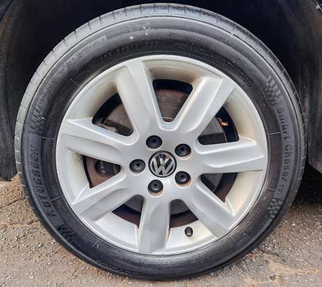 VOLKSWAGEN-POLO SEDAN-2012