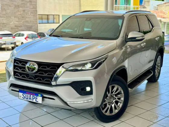 TOYOTA HILUX SW4 2.8 D-4D TURBO DIESEL SRX 7L 4X4 AUTOMÁTICO