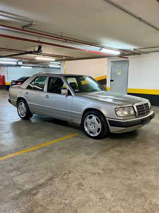 MERCEDES-BENZ-300 E-1987
