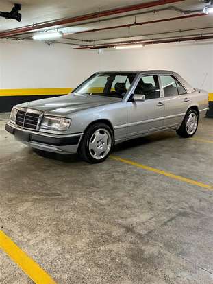 MERCEDES-BENZ-300 E-1987