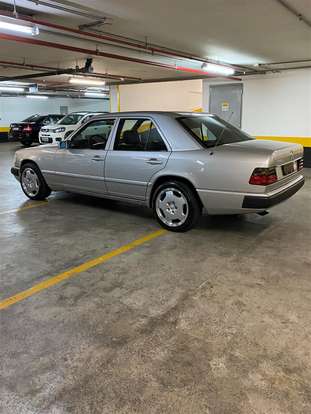 MERCEDES-BENZ-300 E-1987