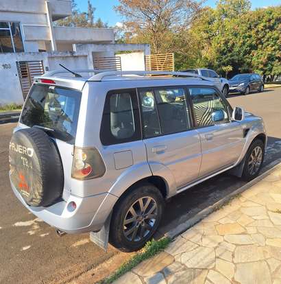 MITSUBISHI-PAJERO TR4-2.0 4X2 16V 140CV FLEX 4P MANUAL MITSUBISHI-PAJERO TR4-2012