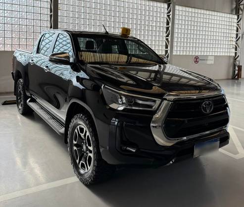 TOYOTA HILUX 2.8 D-4D TURBO DIESEL CD SRX 4X4 AUTOMÁTICO