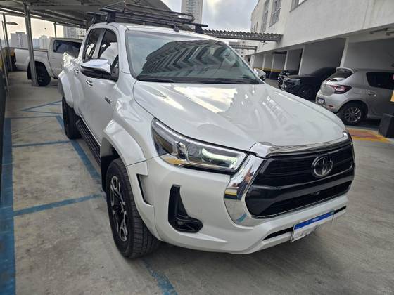 TOYOTA HILUX 2.8 D-4D TURBO DIESEL CD SRX PLUS 4X4 AUTOMÁTICO