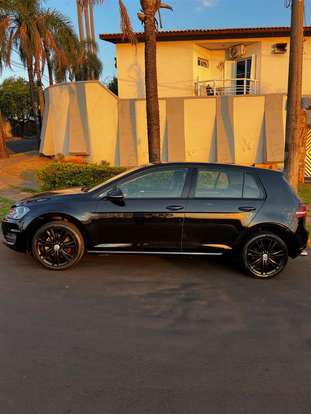VOLKSWAGEN-GOLF-2015
