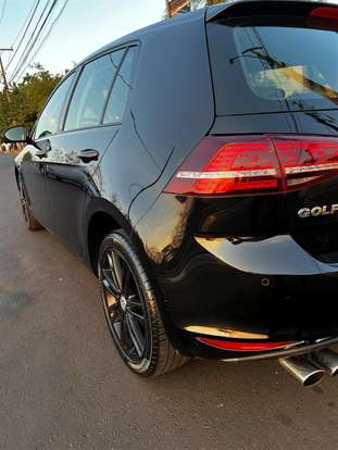 VOLKSWAGEN-GOLF-2015