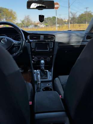 VOLKSWAGEN-GOLF-2015