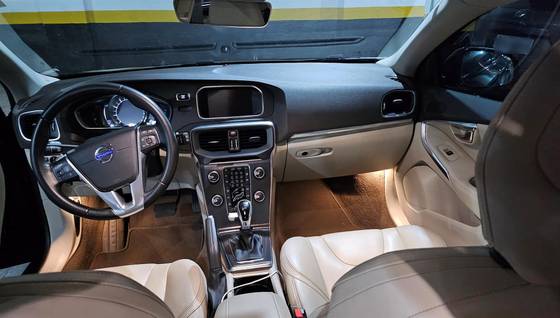 VOLVO V40 2.0 T5 CROSS COUNTRY AWD TURBO GASOLINA 4P AUTOMÁTICO