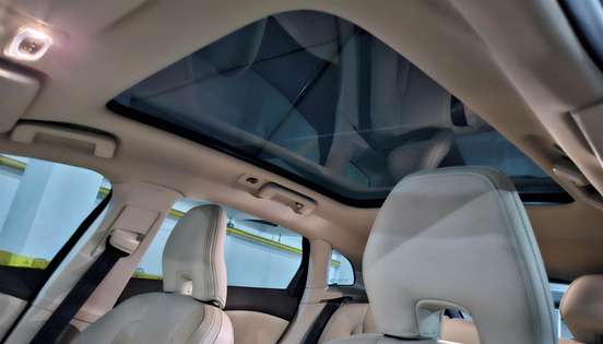VOLVO-V40-2015