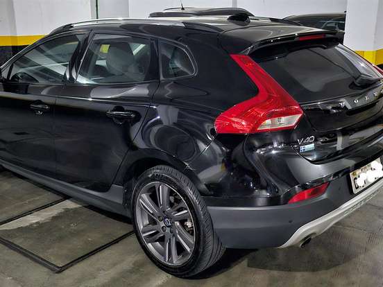 VOLVO-V40-2.0 T5 CROSS COUNTRY AWD TURBO GASOLINA 4P AUTOMÁTICO VOLVO-V40-2015