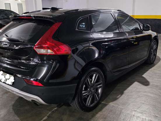 VOLVO-V40-2.0 T5 CROSS COUNTRY AWD TURBO GASOLINA 4P AUTOMÁTICO VOLVO-V40-2015