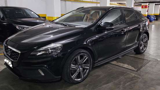 VOLVO-V40-2015