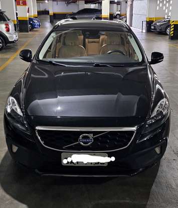 VOLVO-V40-2015