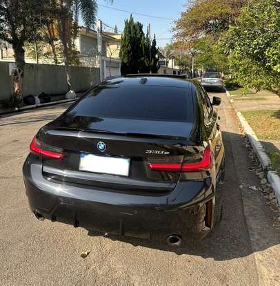 BMW-330e-2022