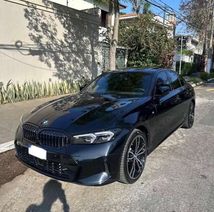 BMW-330e-2022