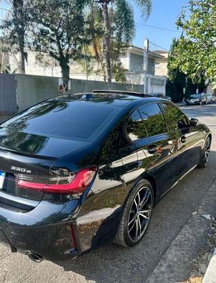 BMW-330e-2022