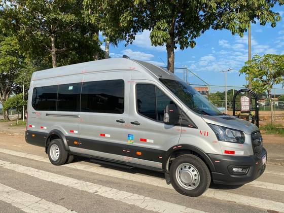 FORD TRANSIT 2.0 ECOBLUE DIESEL MINIBUS VIDRADA L3H2 AUTOMÁTICO