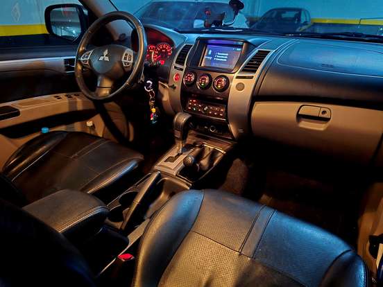 MITSUBISHI-PAJERO-2016
