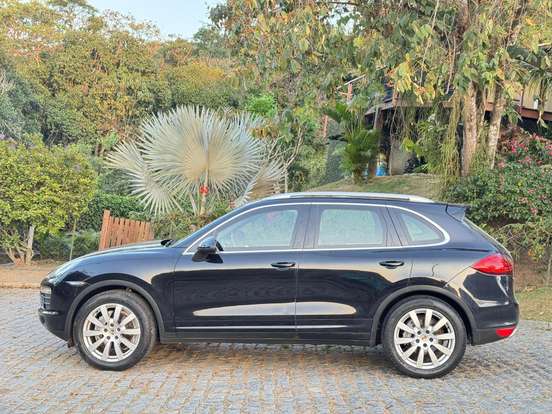 PORSCHE-CAYENNE-2013