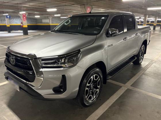 TOYOTA HILUX 2.8 D-4D TURBO DIESEL CD SRX 4X4 AUTOMÁTICO
