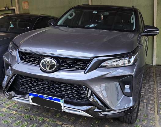 TOYOTA-HILUX SW4-2024