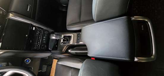 TOYOTA-HILUX SW4-2024