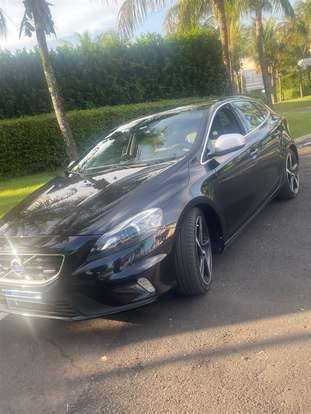 VOLVO-V40-2015