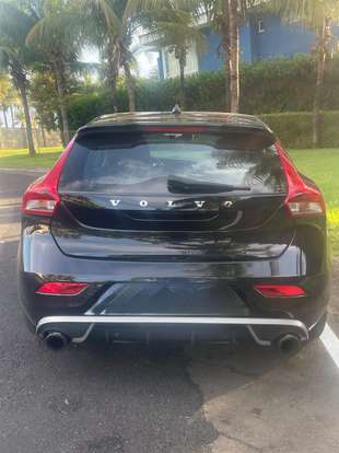 VOLVO-V40-2.0 T5 R DESIGN TURBO GASOLINA 4P AUTOMÁTICO VOLVO-V40-2015