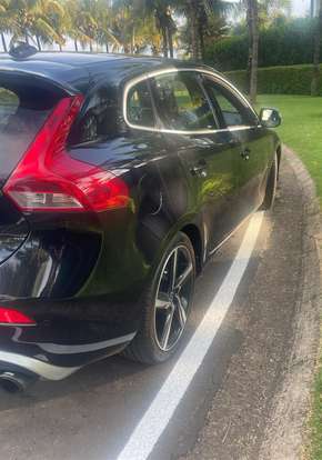 VOLVO-V40-2.0 T5 R DESIGN TURBO GASOLINA 4P AUTOMÁTICO VOLVO-V40-2015