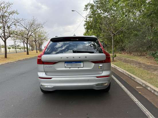 VOLVO-XC60-2021