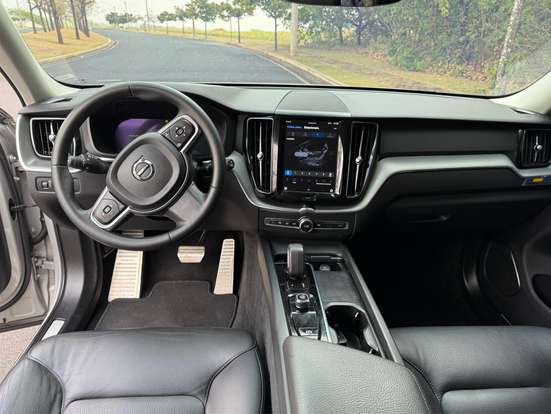 VOLVO-XC60-2021
