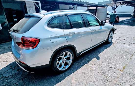 BMW-X1-2011