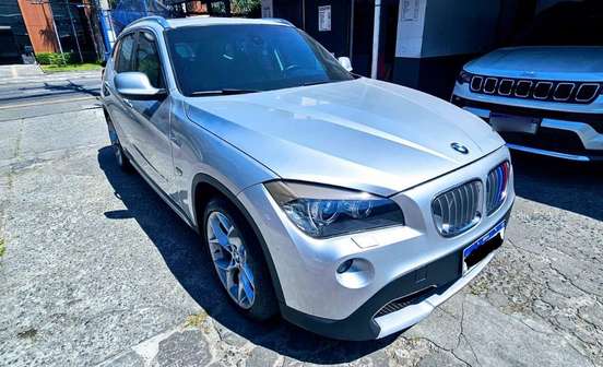 BMW-X1-2011