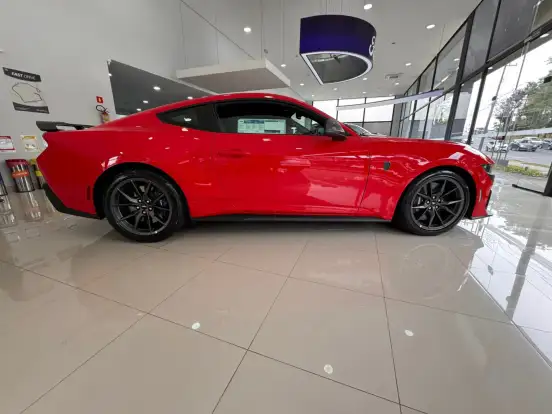 FORD-MUSTANG-2025