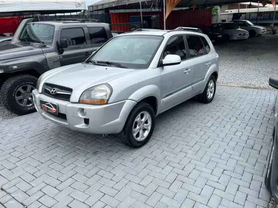 HYUNDAI TUCSON 2.0 MPFI GLS 16V 143CV 2WD FLEX 4P AUTOMÁTICO HYUNDAI TUCSON 2.0 MPFI GLS 16V 143CV 2WD FLEX 4P AUTOMÁTICO