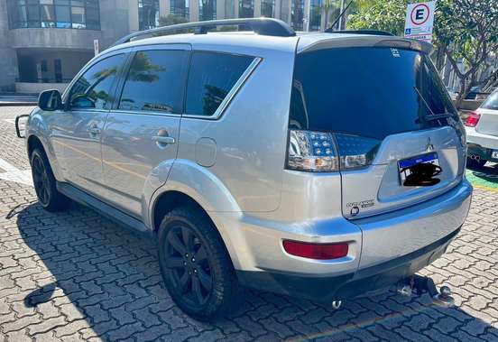MITSUBISHI-OUTLANDER-2011