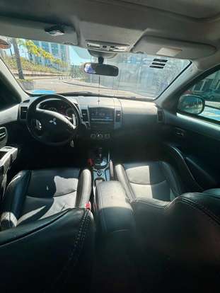 MITSUBISHI-OUTLANDER-2011