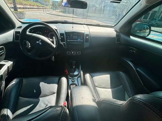 MITSUBISHI-OUTLANDER-3.0 GT 4X4 V6 24V GASOLINA 4P AUTOMÁTICO MITSUBISHI-OUTLANDER-2011