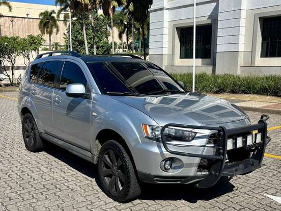 MITSUBISHI-OUTLANDER-3.0 GT 4X4 V6 24V GASOLINA 4P AUTOMÁTICO MITSUBISHI-OUTLANDER-2011