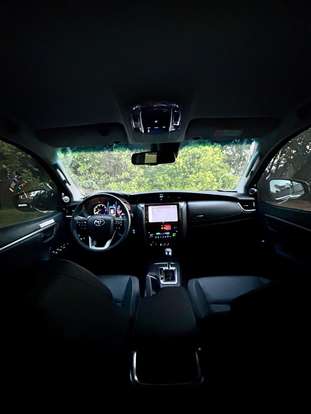 TOYOTA-HILUX SW4-2025