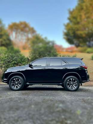 TOYOTA-HILUX SW4-2025