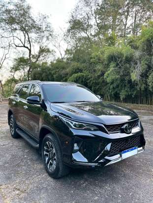 TOYOTA-HILUX SW4-2025