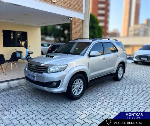 TOYOTA HILUX SW4 3.0 SRV 4X4 7 LUGARES 16V TURBO INTERCOOLER DIESEL 4P AUTOMÁTICO TOYOTA HILUX SW4 3.0 SRV 4X4 7 LUGARES 16V TURBO INTERCOOLER DIESEL 4P AUTOMÁTICO