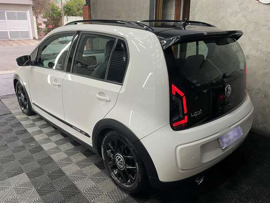VOLKSWAGEN-UP-2016