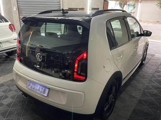 VOLKSWAGEN-UP-2016