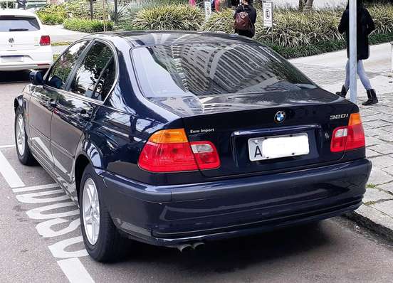 BMW-320i-2001