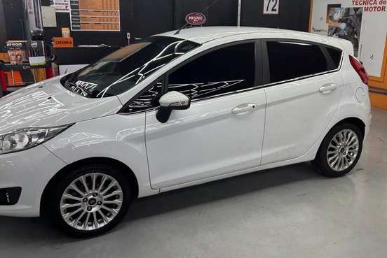 FORD-FIESTA-2014