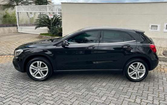 MERCEDES-BENZ-GLA 200-2017
