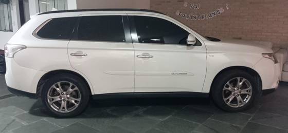 MITSUBISHI OUTLANDER 3.0 GT 4X4 V6 24V GASOLINA 4P AUTOMÁTICO