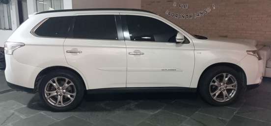 MITSUBISHI-OUTLANDER-3.0 GT 4X4 V6 24V GASOLINA 4P AUTOMÁTICO MITSUBISHI-OUTLANDER-2014